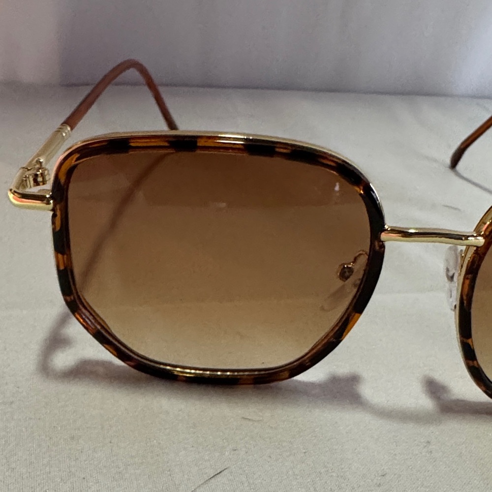 Tortoise Shell Sunglasses - Picture 4 of 6